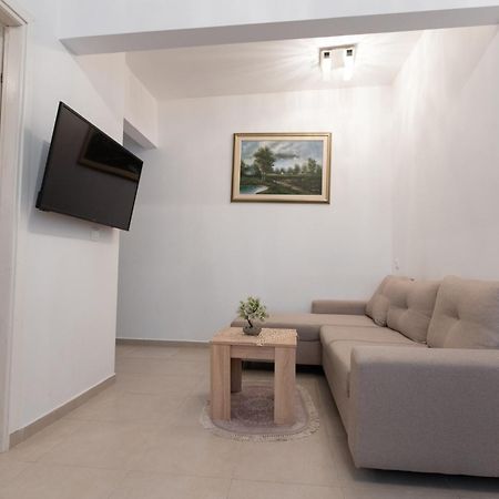 Le Floor Apartment Tesalonika Bagian luar foto
